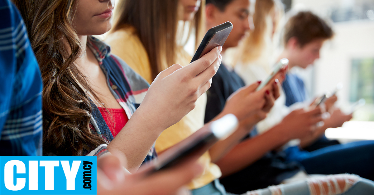 Άλλη μια χώρα σχεδιάζει να απαγορεύσει τα social media σε ανηλίκους κάτω των 16 ετών