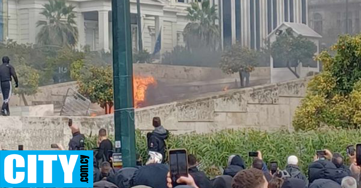 Επεισόδια έξω από το ελληνικό Κοινοβούλιο