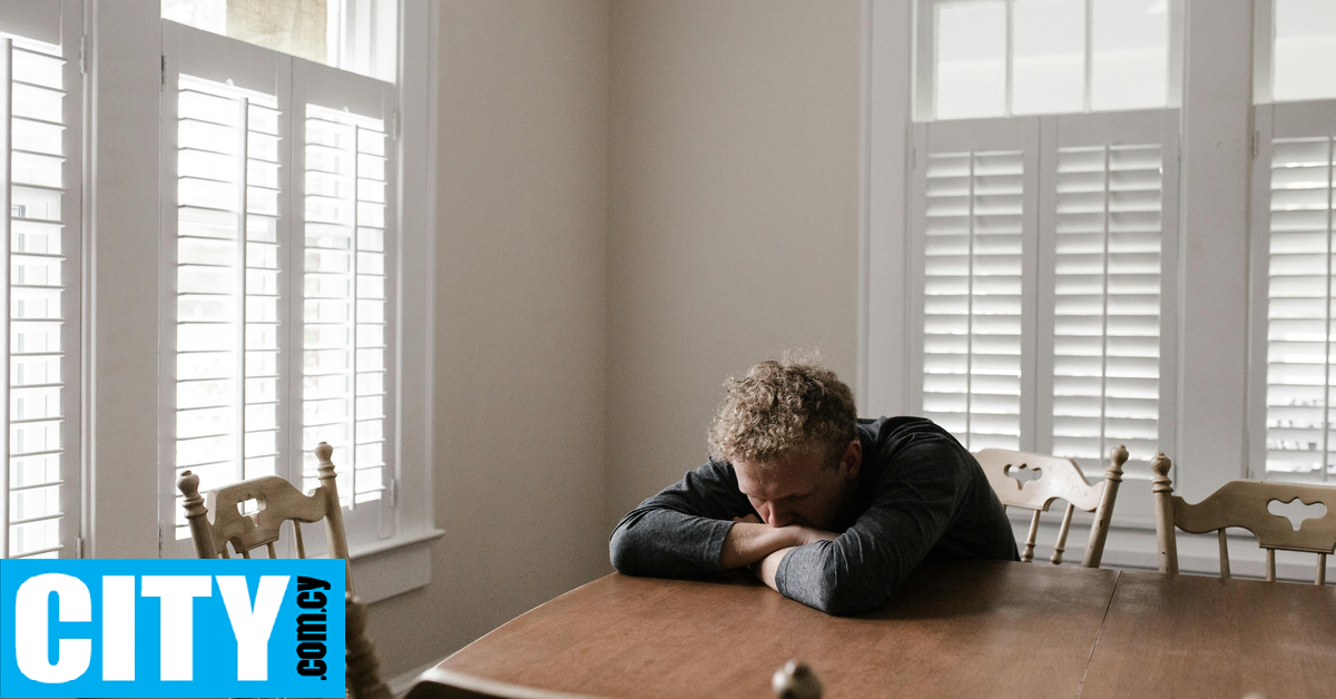 Τα έξι συμπτώματα κατάθλιψης στη μέση ηλικία που συνδέονται με αυξημένο κίνδυνο άνοιας