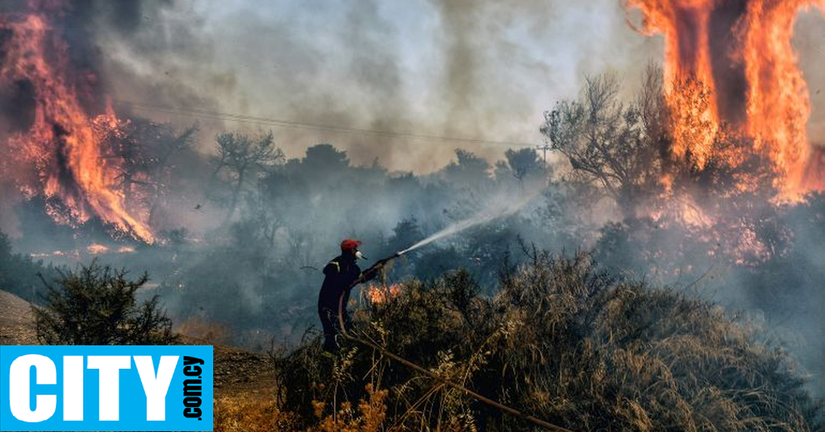 Ολονύχτια μάχη με τις φλόγες για ακόμη ένα βράδυ σε 5 περιοχές της Ελλάδας