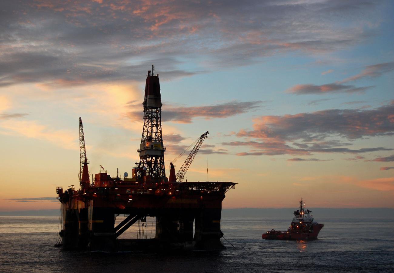 Offshore Oil and Gas в Северном море Англии. Нефтяные месторождения Великобритании. Нефтегазовая промышленность Великобритании. Крупной нефтяной компанией в Великобритании картинка красиво. Поставка буровых