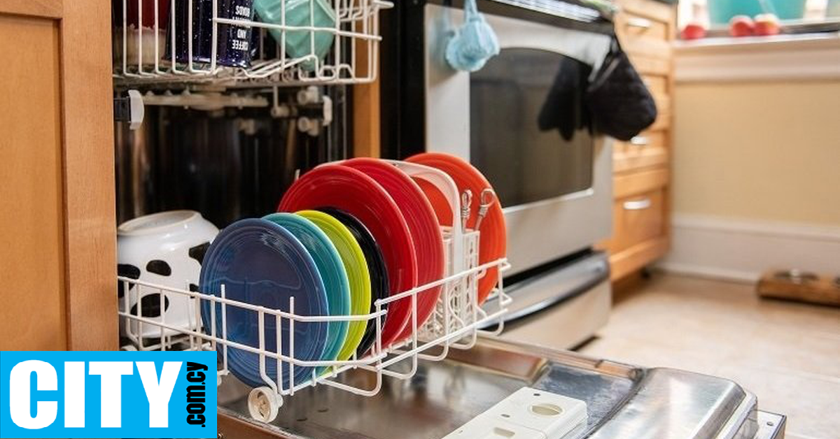 Κάποιος έβαλε κάμερα μέσα στο πλυντήριο πιάτων και μάθαμε όσα δεν γνωρίζαμε