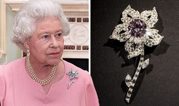 queen-Williamson-Diamond-brooch-1604877.jpg