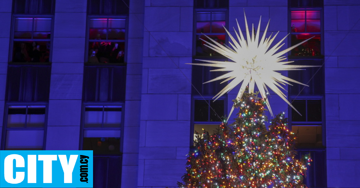 Το χριστουγεννιάτικο δέντρο του Rockefeller Center έχει στην κορυφή του αστέρι Swarovski 408 κιλών