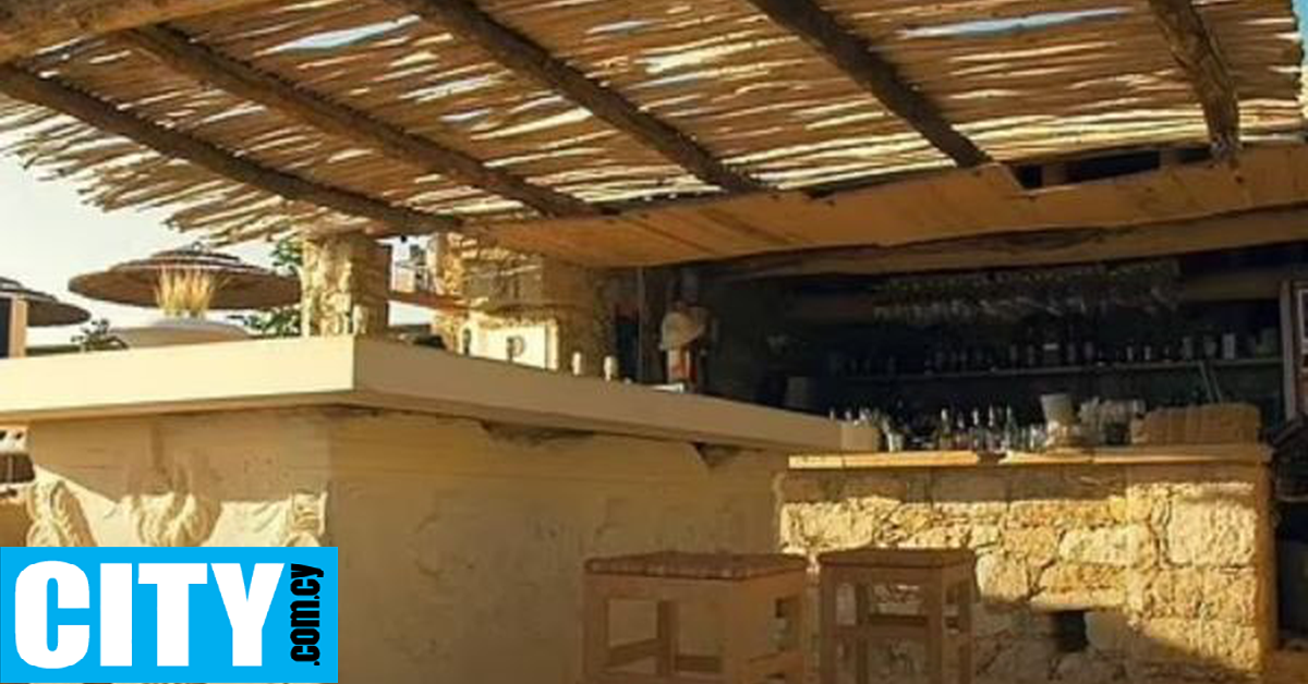 Beach Bar χρησιμοποιούσε ως τραπέζι μία ρωμαϊκή σαρκοφάγο