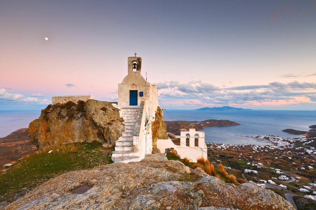 serifos-gettyimages-902624850.jpg
