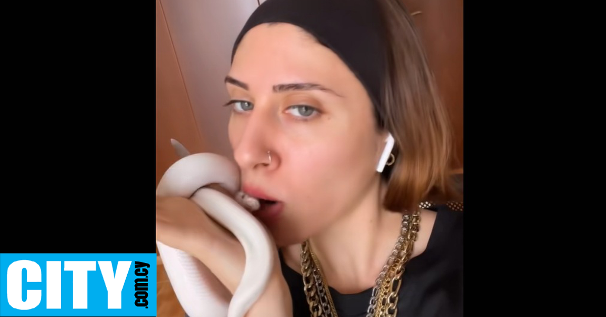 Η Μαρία κοιμάται στο δωμάτιό της με φίδια, κάβουρες και άλλα εξωτικά ζώα
