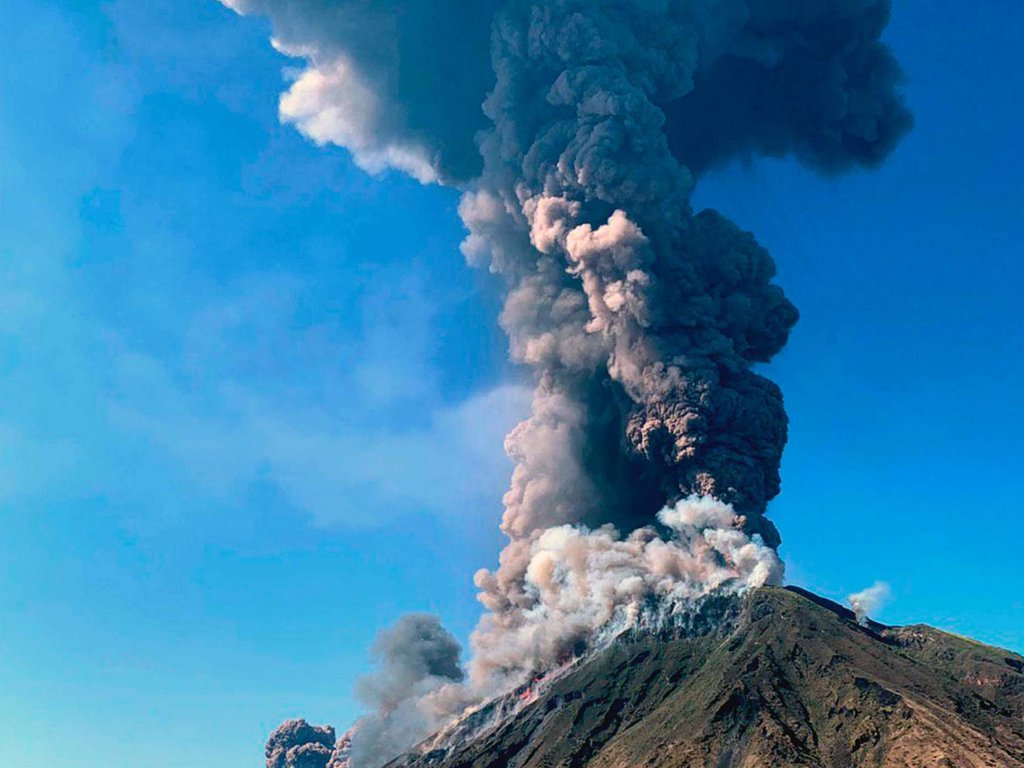 stromboli-volcano-eruption.jpg