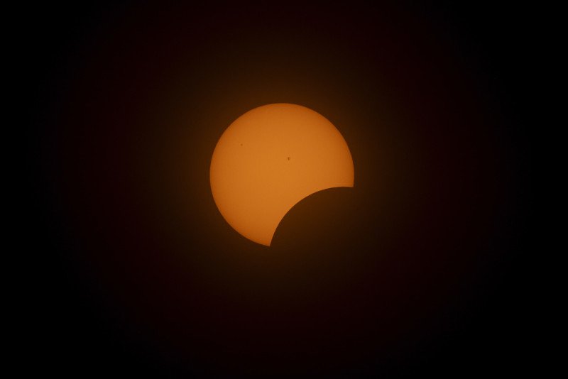 total_eclipse_4_ap24100119307960.jpg