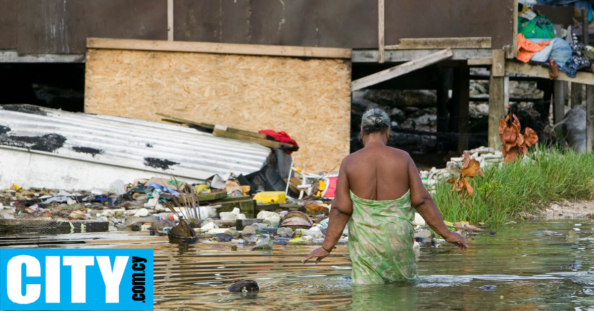 Ιστορική μετεγκατάσταση κατοίκων ενός μικρού νησιωτικού κράτους που βυθίζεται Ιστορική μετεγκατάσταση κατοίκων ενός μικρού νησιωτικού κράτους που βυθίζεται