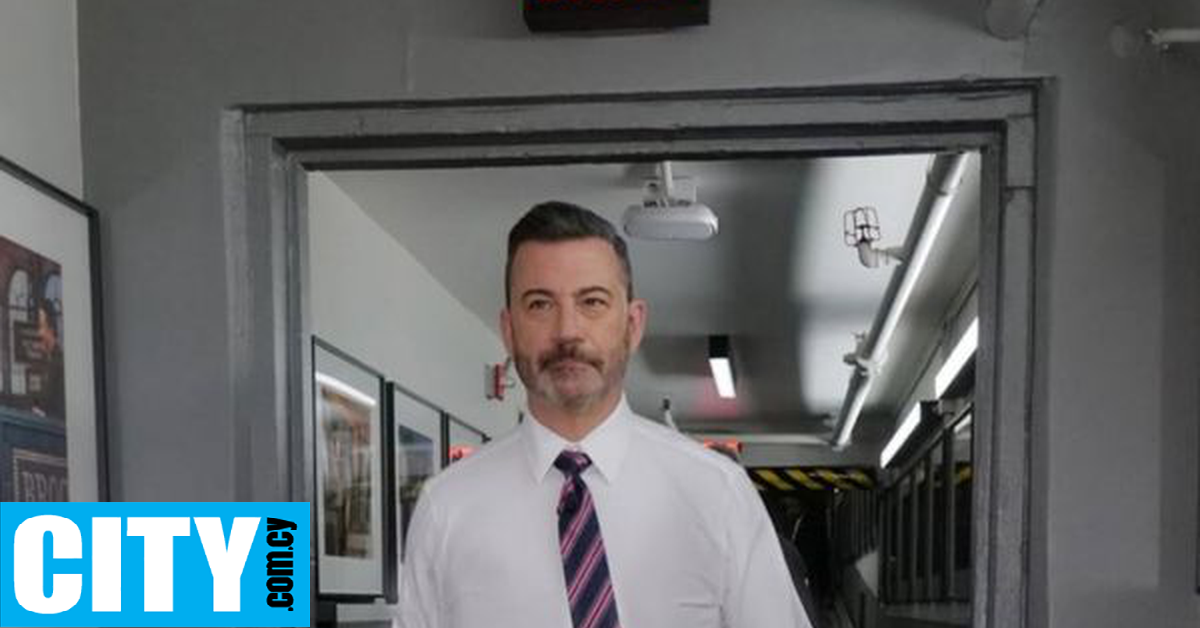 Συγκινημένος επέστρεψε στην εκπομπή του ο Τζίμι Κίμελ, μετά τις έντονες αντιδράσεις