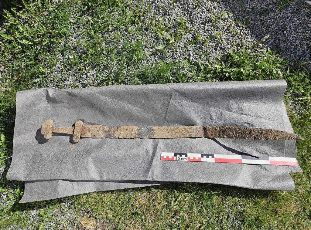 vikingssword.jpg